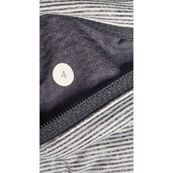 Lululemon Race With Grace Crop Soot Light / Wee Stripe White Ambient Grey Size 4 - Picture 4 of 4